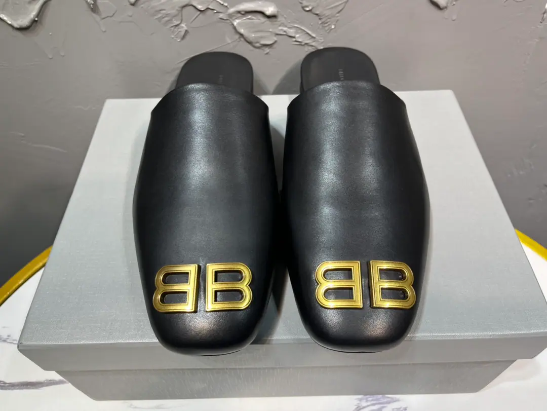 🔥🔥🔥BALENCIAGALatest Top Version High-end contour and moller's shoes., That's a real leather slipper., Original version 1-to-1 development, Requisition level Shoe-faced material, Top-level original imported cow-surface, Shoes surface float letter microscript A unique English fashion wind. The insides are top-of-the-art. Original Speculation Proprietary Size 39-46（38,4546No. No. No.）