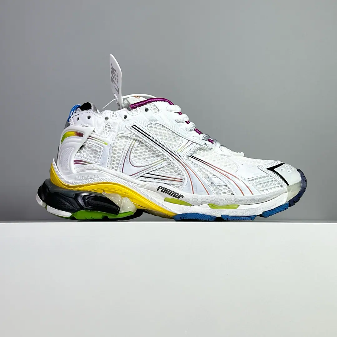 【OKScan Version】Pure version 7.5Hey, Moo! Information: New paragraphBALENCIAGA Parisian.-Runner, It's by the overcoat., Old, We'll have to sew it in detail., Show the designer. Demna Sports shoes., With a pair.「Old shoes.」Passing the regenesis., Backboard, The shoe head., And it's shown. Demna Structural vision for the future The original box is 100% back to the official configuration from inside to outside. Top level for crushing all versions of code: 35 36 37 38 39 40 41 42 43 44 45 46
