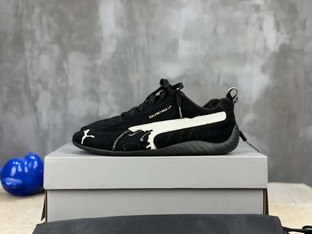 🌀Pure Balenciaga x Puma Boma! Speedcat Parisian co-owned low-ass leisure shoes. High end retail supply quality Size: 36 37 38 39 40 41 42 43 44 45 46 Attention.⚠️The line is designed for a pattern., No defects！Cut it off and no change.