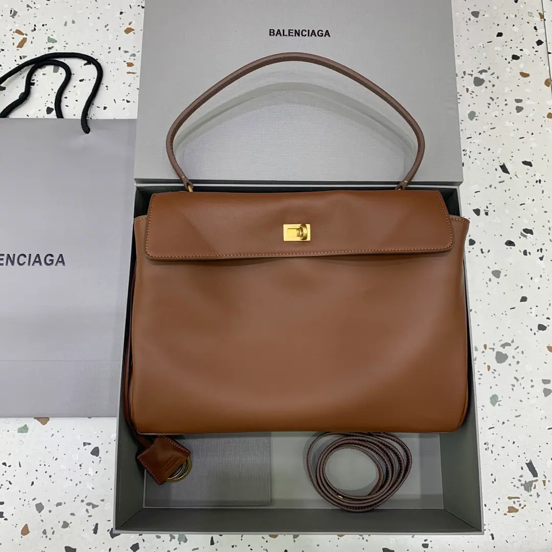 【Medium】𝐁𝐚𝐥𝐞𝐧𝐜𝐢𝐚𝐠 𝐑𝐨𝐝𝐞𝐨 🖤🖤New brown 🔥I've been through this before.Rodeo！！！Soft Big Buff, I'm so lazy on my upper body.get🤗I really like the easy and cool super-functional bag.～This one's in Los Angeles.Rodeo DriveName New Paragraph I'm surprised at the show. It's very much in line with the current lulle.◾️▪️The Parisian family still has to be at the top. Paragraph: 789721380 Dimensions: 35x23x11cm