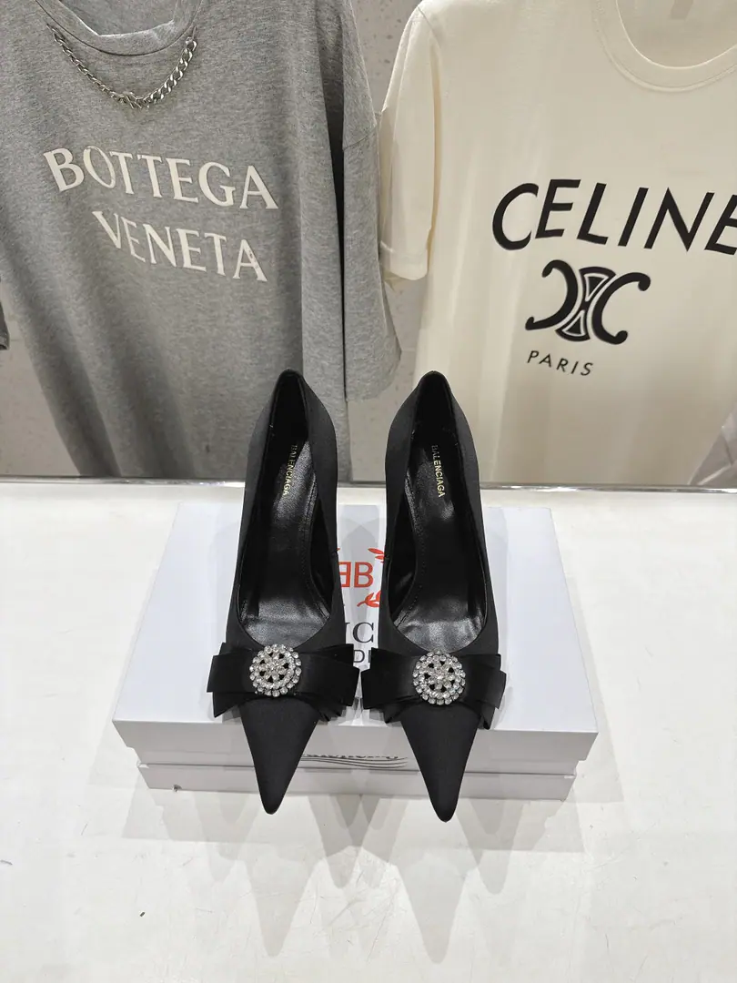 🏧𝐁𝐚𝐥𝐞𝐧𝐜𝐢𝐚𝐠𝐚/The classic Parisian. The water-drill butterfly is stomping up his heels. Top single shoe. And make the fun of it. The classics. And not swollen. And pulls the line. No foot-picking at all. The skin is soft. Top foot effect.👍 Customize original buttons It's really too delicate.～ Imported calf skin in original Uchi.+A foot-skin. The original Italian is a very big one. He's tall.8.0CM Size35-42 [34.40.41.42Custom]