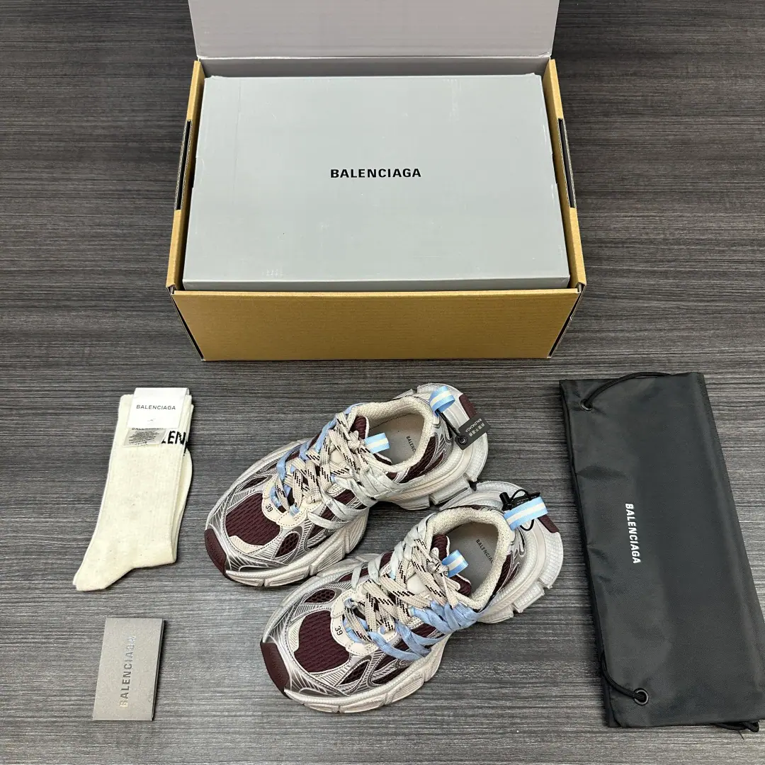 Pure versionBalenciaga Sideband. The Paris family is now making the old ten-generation strapped-up hip shoes. It's going on. Track Trainer The contour of the outdoors and the complex shoe-face structure., New version adds a component with a transparency belt in back-hear position, The shoes look more ancient.. Packaging: Packing of the full set of accessories for the reinforced aircraft！ Codes:35-46(One size larger.)Code！Aircraft box+10 Socks.+15