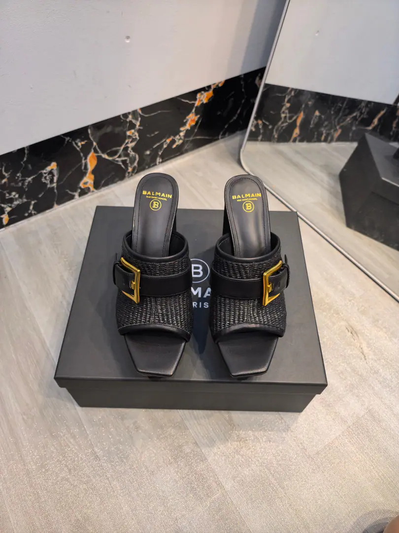 Plant exits, 𝘽𝙖𝙡*𝙖𝙞𝙣 Balman.2026Spring and summer's latest show hates the water-proof slippers.. ʚ😊ɞ The name Balman.𝘽𝙖𝙡𝙢𝙖𝙞𝙣By the French fashion designer.𝙥𝙞𝙚𝙧𝙧𝙚 𝘽𝙖𝙡𝙢𝙖𝙞𝙣（Pierre..Balman.）Mr. S. was created1945The old fashion house., with𝘿𝙞𝙤𝙧, 𝘽𝙖𝙡𝙚𝙣𝙘𝙞𝙖𝙜𝙖And we're going to be the three-star fashions after World War II.[Sneak.][Sneak.]This is a purely manual fashion piece. ʚ😊ɞ 𝘽𝙖𝙡𝙢𝙖𝙞𝙣Balman. The more you look at it, the more you look at it. Get a pair of Balman's shoes.𝘽𝙖𝙡𝙢𝙖𝙞𝙣 The invincible is a beautiful place.[Tooth.][Tooth.][Tooth.]That's a lot of energy. It's not good.[Tooth.][Tooth.][Tooth.] 🐝👣 ✔Original plant development, No originals, no goods. 〰 ɪɴғᴏʀᴍᴀᴛɪᴏɴ 〰 💎Material: Imported cattle skin 💎Uchi.: Imported cattle skin 💎He's tall.: 10.5𝐶𝑀♡ 💎Otsumi!: Italian imports are so thick. 💎Codes: 36--42（40.41.42Custom without re-offer）