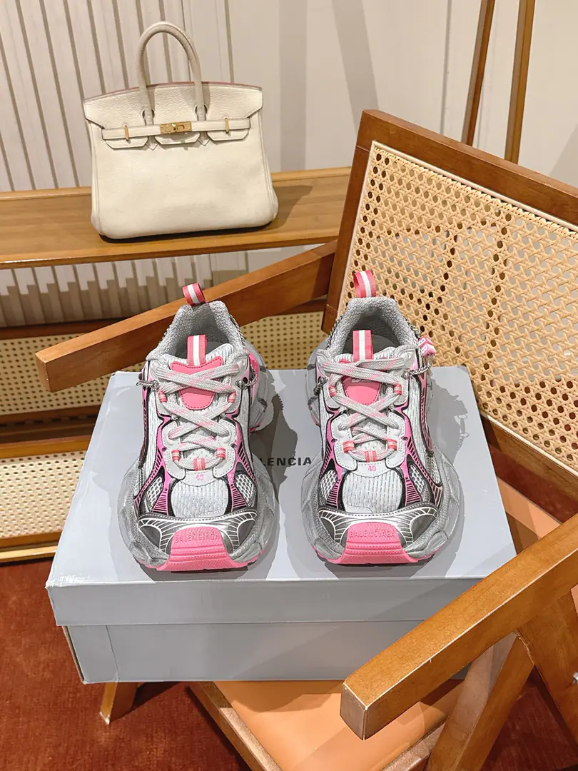 Top Quality General Top Balenciaga/Parisian.3XLI'm a big fan of my father's shoes. Cold-cut silver ash with a magma of Barbie powder., The machiner's line and sweetness., Xiao QuanBBHanging up your eyes., The impact of the impact is strong., Sweet, cool girl's old man's shoes., Spring and summer wear a radiator.‼️ Thick leg moist.～Bring the auto-higher effect！The upper feet are soft and comfortable.. Sweet, cool girl.💕Wind exclusively colour～Girls are extremely well equipped., I'm a pair of jeans., A sports dress., The leisure suit is a great one.～ Shoe.: Air-emitting engineering webpads+Reverse Synthetic Synthesis Append: Metal chains+Keys.+ Colored dice and stuff for the kids. Shoes under the sole.: Severage sawn-toothed rubber floors., Light Quantified Structure, Increase and balance slide, The back heel is with a tweezer. Couples.👫Size:35-46（46Make a reservation or not.）