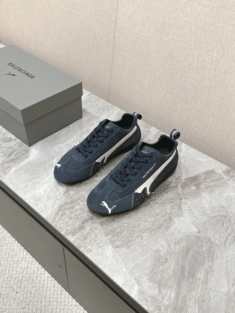 Balenciaga x PumaPuma's latest joint payment. - Tetsu. Parisian show shows the highest singles. So many stars, fashion masters, grow grass. The classic BMW shoes are the original. ➕The same destruction process as the upper house. The only thing that can come up with this is the old shit. I just want to say it's cool.！The Bulma classics give it a different definition. The only thing that's dirty with the old shoe is his soul. The skin is for imported cattle. It's a cow's skin inside. OriginalTPUThe bottom is particularly soft.Size: 35-44