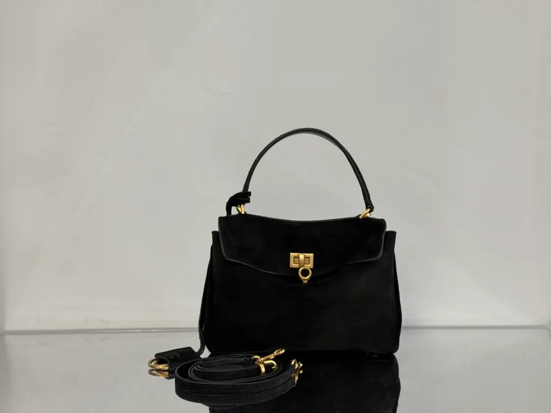 Blast, Pee.【miniNo. Black.】 𝐁𝐀𝐋𝐄𝐍𝐂𝐈𝐀𝐆𝐀 𝐑𝐎𝐃𝐄𝐎 𝐁𝐀𝐆 A series of bags.👜 The new money can be said to be the top., Some of them are monotheistic., Recreate a new style., The laziness of the fascination is not against the Parisian family., I'm not getting any taste.. The color of autumn and winter is added. It's full of texture., A simple metal button., It's easy and it's not a waste of time., High-capacity design is too suitable for commute or travel, It's like a back.“Advanced”Welded it on you.～ Paragraph: 0310 miniDimensions: Bottom22xHigh10xKuan8cm Size of the trumpet: Bottom29xHigh20xKuan10cm Medium Size: Bottom35xHigh23xKuan11cm Large size: Bottom40xHigh30xKuan13cm