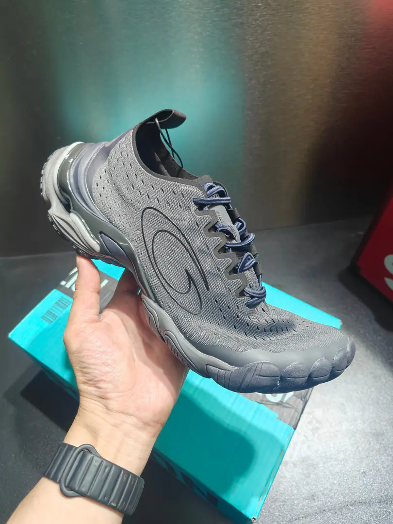 Minoru. Balenciaga Anatomic Runner Parisian. The toe structure is designed with a lowlife life shoe. Shoes, one-faced, net-faced shoes., The flow line shone the dissection shoe., The iconic toe-shoes aren't a popular design., It's about pulling the whole shoe to the extreme.. Size: 35-45