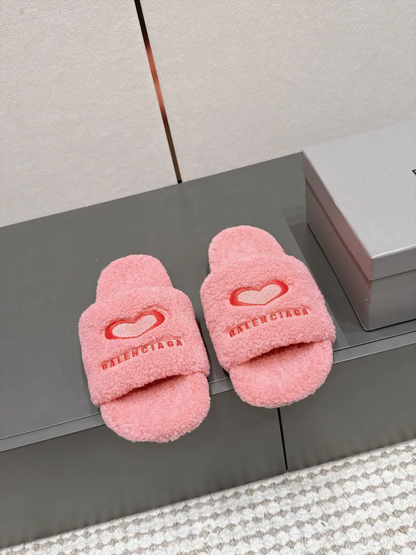Requisition level #Couple money. Balenciaga 26/Autumn and winter money. Thick, fur slippers. Balenciaga x NBA # The Paris family's autumn and winter titty. The lamb's wool is towing. ！- Oh, my God. 💋Star Redgirl Big love money. Hand-sewing on the shoeface. The lulls are soft. A soft-skinning winter allowance. The fashion is not over-optimal. Shoe.: Lamb wool. Otsumi!: Natural rubber skating and grinding. Size: 35-44（Women40 Men45I'll make sure I don't change it.）