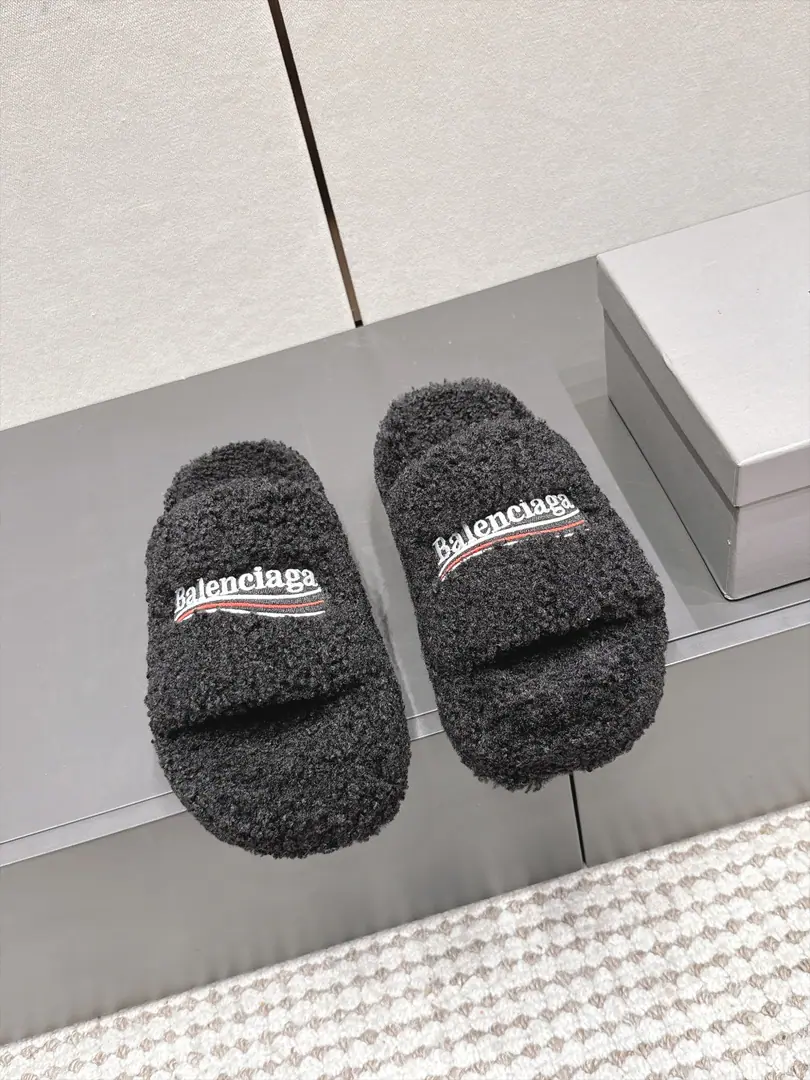 Requisition level #Female Balenciaga 26/Autumn and winter money. Thick, fur slippers. Balenciaga x NBA # The Paris family's autumn and winter titty. The lamb's wool is towing. ！- Oh, my God. 💋Star Redgirl Big love money. Hand-sewing on the shoeface. The lulls are soft. A soft-skinning winter allowance. The fashion is not over-optimal. Shoe.: Lamb wool. Otsumi!: Natural rubber skating and grinding. Size: 35-39（40I'll make sure I don't change it.）
