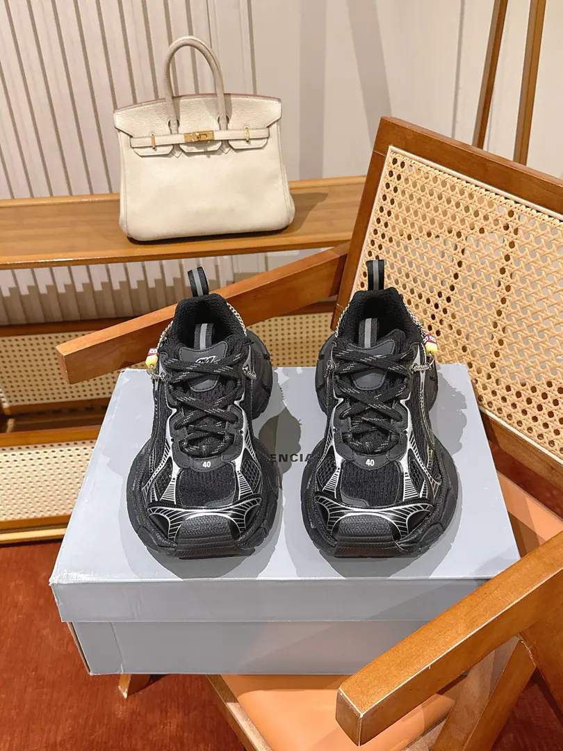 Top Quality General Top Balenciaga/Parisian.3XLBlack and silver and old dad's shoes.🖤 It's cool. It's black and silver.+The little dice are a little bit of a sticky., Lines with advanced reflective properties～The unstructured thick, cool and long legs.～It's all black and cool., The street is a real thing.🤏You're a big fan of the game.！ I'm a regular worker., Big-leg jeans., Sports suite, Leisure shorts. Half-clothed. /It's a good idea to mix up. It's fashionable. - He's handsome.～ Shoe.: Air-emitting engineering webpads+Reverse Synthetic Synthesis Append: Metal chains+Keys.+ Colored dice and stuff for the kids. Shoes under the sole.: Severage sawn-toothed rubber floors., Light Quantified Structure, Increase and balance slide, The back heel is with a tweezer. Couples.👫Size:35-46（46Make a reservation or not.）