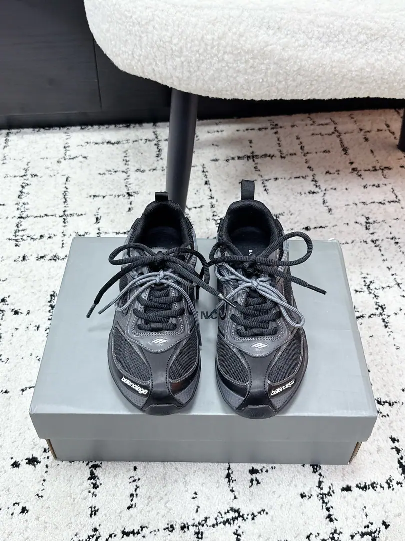 #Couple money. Balenciag* 26/ The early spring new money. - The relaxing old man's shoes. The souls of these shoes., It's the classic running shoes of the millennium., Multilayered Network+Twilight-style shoe., ♪ Bringing back the future from the past ♪, Take it.Y2KThe essence of the Millennium is perfect., I'm not sure if I can get a full recognition., The Parisian's coolness is the first glance., Details control direct ecstasy. It's not routine., Dating out of town., Or travel to take pictures?, These shoes are perfect.holdStay., The upper foot is the sense of walking., It's a big picture of what you're doing.. ✔️Fabulous.: Space technology fabric/3DPress Gradient Color/Airnets. ✔️Uchi.: The nylon webpaper. ✔️Otsumi!: Original rubber combination, large bottom ✔️size: 35-46（Women40 Men45 46I'll make sure I don't change it.）