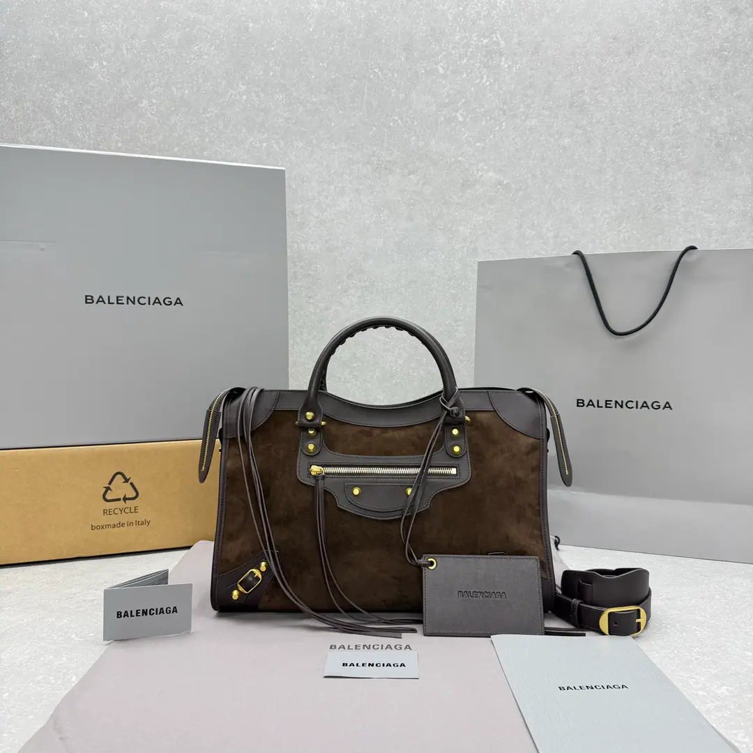 Medium｛Sand/Brown.｝Out 𝐁𝐚𝐥𝐞𝐧𝐜𝐢𝐚𝐠𝐚 𝐥𝐞 𝐜𝐢𝐭𝐲Truck, car, car, car, car, car, car, car, car, car, car, car, car, car, car, car, car, car, car, car, car, car, car, car, car, car, car, car, car, car, car, car, car, car, car, car, car, car, car, car, car, car, car, car, car, car, car, car, car, car, car, car, car, car, car, car, car, car, car, car, car, car, car, car, car, car, car, car, car, car, car, car, car, car, car, car, car, car, car, car, car, car, car, car, car, car, car, car, car, car, car, car, car, car, car, car, car, car, car, car, car, car, car, car, car, car Y2KThe tide continues to sweep the fashion world., This is a big old money bag., A high-quality color mix, a season-winter plate in Pittato.！The classic nails and zippers., The ancients are so stylish., It's super-capable., It's all a little bit of a back or a handheld.. The most iconic designer bag of the Millennium., It's defined as an era.It BagThis year, we're returning to a phenomenon-level recovery.！ Paragraph: 3301 Dimensions: Bottom 38.5x High 24x Kuan 15cm