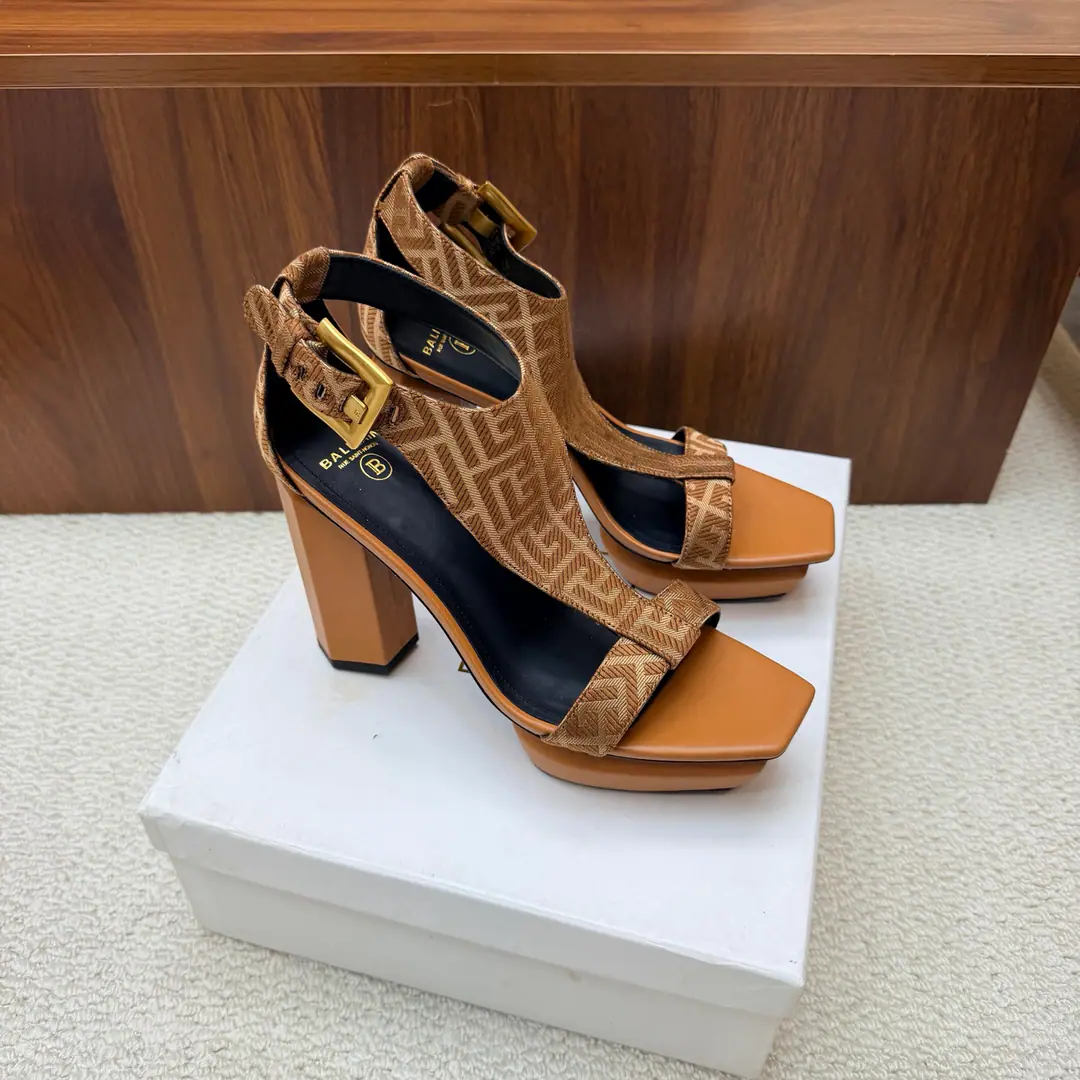 🖤𝘽𝙖𝙡*𝙖𝙞𝙣 Balman.2026Spring and summer's latest show hates the sandals of the water station.. Layout Leather. ʚ😊ɞ The name Balman.𝘽𝙖𝙡𝙢𝙖𝙞𝙣By the French fashion designer.𝙥𝙞𝙚𝙧𝙧𝙚 𝘽𝙖𝙡𝙢𝙖𝙞𝙣（Pierre..Balman.）Mr. S. was created1945The old fashion house., with𝘿𝙞𝙤𝙧, 𝘽𝙖𝙡𝙚𝙣𝙘𝙞𝙖𝙜𝙖And we're going to be the three-star fashions after World War II.[Sneak.][Sneak.]This is a purely manual fashion piece. ʚ😊ɞ 𝘽𝙖𝙡𝙢𝙖𝙞𝙣Balman. The more you look at it, the more you look at it. Get a pair of Balman's shoes.𝘽𝙖𝙡𝙢𝙖𝙞𝙣 The invincible is a beautiful place.[Tooth.][Tooth.][Tooth.]That's a lot of energy. It's not good.[Tooth.][Tooth.][Tooth.] 🐝👣 ✔Original plant development, No originals, no goods. 〰 ɪɴғᴏʀᴍᴀᴛɪᴏɴ 〰 💎Material: Original CustomiseLOGOBrush 💎Uchi.: Imported cattle skin 💎He's tall.: 10.5𝐶𝑀♡ 💎Otsumi!: Italian imports are so thick. 💎Codes: 36--42（40.41.42Custom without re-offer）