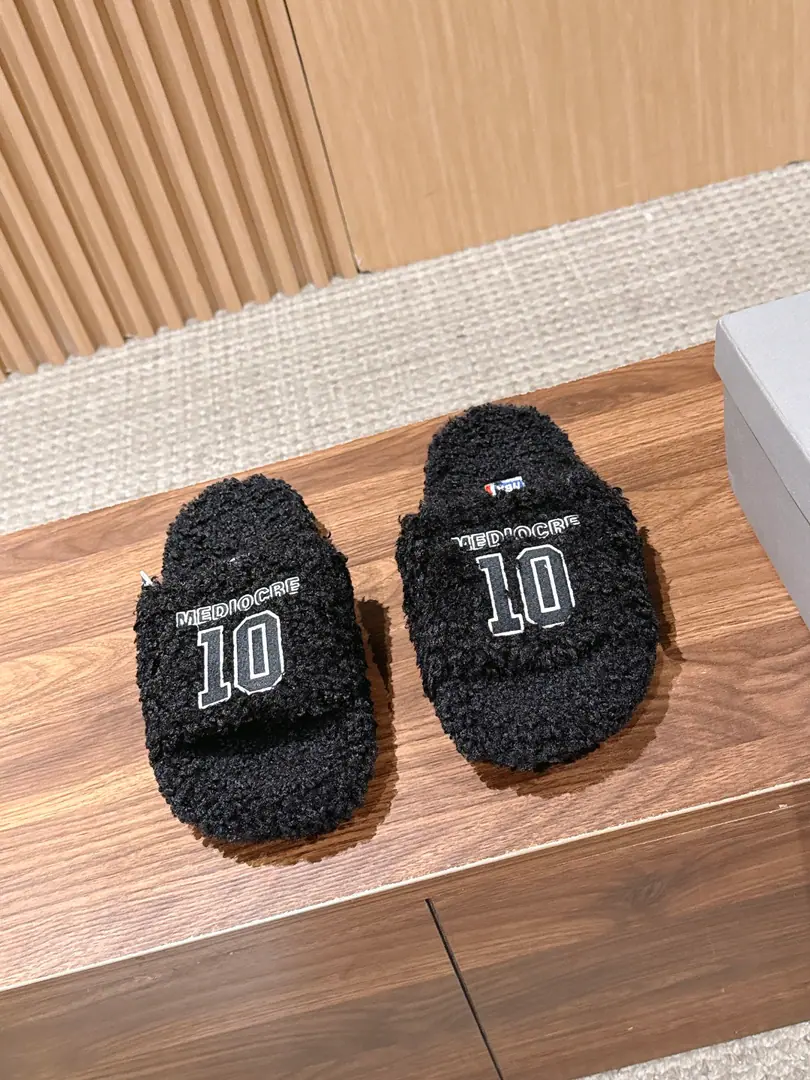 #Couple size. Balenciaga x NBA # The Paris family's autumn and winter titty. The lamb's wool is towing. ！- Oh, my God. 💋Star Redgirl Big love money. Hand-sewing on the shoeface. The lulls are soft. A soft-skinning winter allowance. The fashion is not over-optimal. Natural rubber skating and grinding. Size:35-46