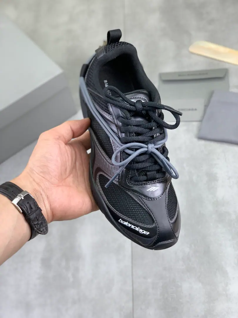 Plant prices Real value BalenciagaParisian.RaderSeries 2026ssNew brand-new sports shoes., The whole contours continue the brand's consistent future structure, Through multiple layers of airnet eye contact., The packaged bone and the thick bottom structure form a technically sensitive amount of weight., And the most obvious design is the double-layered strap system that runs through the shoe surface., Shoes strap from side to side and wrapping around shoes., Visual connection with the scratching of the outer side wall, Make the whole pair of shoes look like one.“Structure display”The mechanical sense of the..., It's a combination of tide-style shapes.. Fabulous.: Space technology fabric/3DPress Gradient Color/5Different air-nets. Uchi.: NYRnet Otsumi!: Original rubber floor Codes: 35-45 Original Packaging SupportNFCScan function