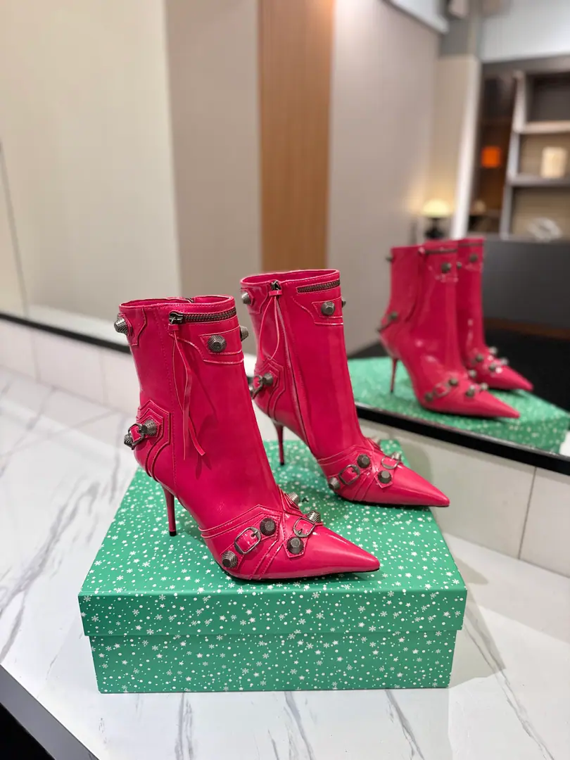 ￼ Plant price: BalenciagaParisian. Cagole High boots. The multi-coloured heavy-worker nails point their heads over their knees.✨ A lot of bright matching colors., High-level eye-sucking of bright skin. Metal nails make cool, personality., Slight and long legs. Salt is sweet enough to fit in with all kinds of clothes., You're so hot, you're so hot. The fall and winter suit just needs it., It's easy to unlock the back rate.🖤 Shoe.: Imported cattle skin Uchi.: Bullskins. Otsumi!: Italian skin. He's tall.: 9.5cm Data36HQ high15.5cm Every code difference+0.5, Perimeter25cmThe wideest position per code difference+0.5