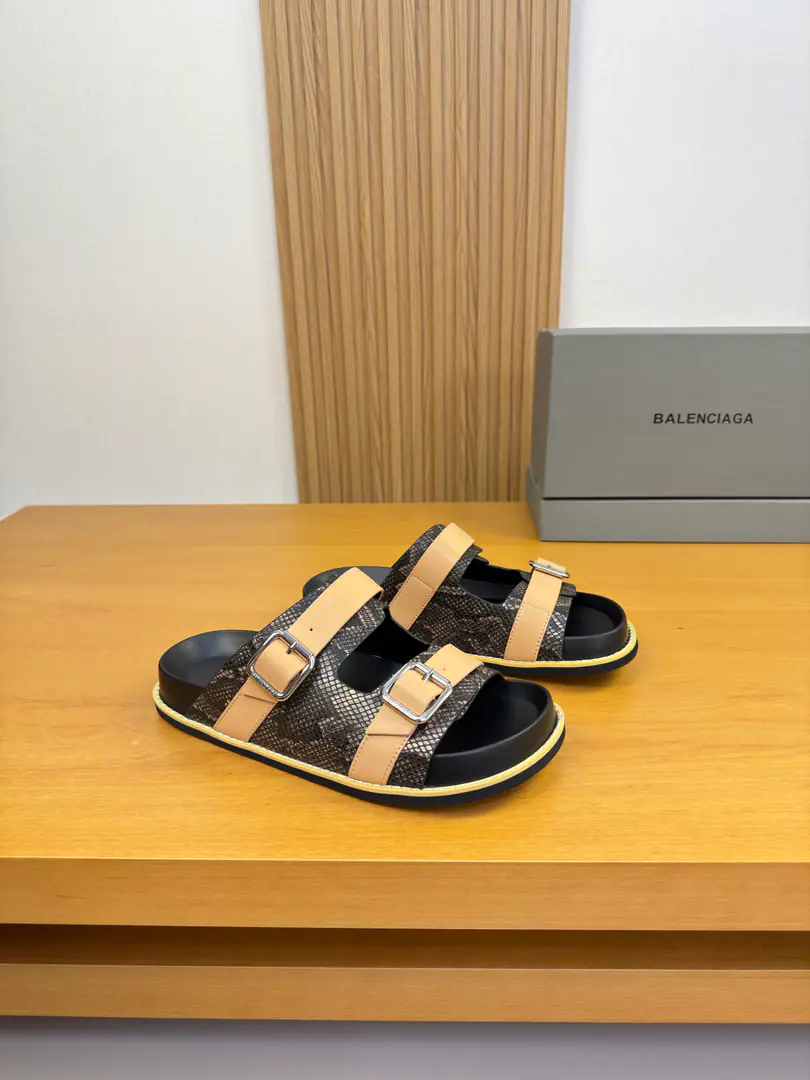 【 BALENCIAGA】Parisian. High-end quality Original List·- Rhythm slippers. Shoe.: Imports🔝A snake skin., BrandlogoMetal button decoration Uchi.: Environmental anti-velvet. Otsumi!: It's so light.TPURubber bubbles. Combination to the base Super-high-quality control.·- I'm doing a little work.: Highlight(High-end·- How expensive.·Slot) Size: 39-44（38, 45, Make a reservation.)·BLCG0186