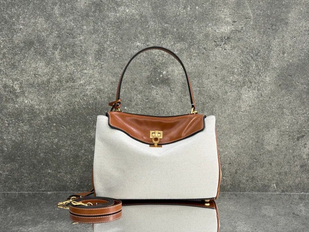 𝐁𝐀𝐋𝐄𝐍𝐂𝐈𝐀𝐆𝐀 𝐑𝐎𝐃𝐄𝐎 𝐁𝐀𝐆 A series of bags.👜Small New Prescription———The canvas is skinned. RodeoThis is a new color., This color is so good for the goddess who follows the art line.. The oxen of canvas., The linen.. That's a good look., And it's a low profile.. You don't have to say that about fashion., Both practical and practical, - I'm on duty., Or vacation., Take a hand with your hand., It's all in the film.！The muscles of the canvas collide with the tenderness of the skin of the lamb., The details of the old gold buttons., You're just as good at balancing your temperamental and noble., You can say the way out is the top., Some of them are monotheistic., Recreate a new style., The laziness of the fascination is not against the Parisian family., I'm not getting any taste., 2Size - Yes, sir., Different sizes, Values and usages coexist with process, You can fit in with your hands around.～The color value goes straight out. Paragraph: 0319 Size of the trumpet: Bottom29xHigh20xKuan10cm Medium Size: Bottom35xHigh23xKuan11cm