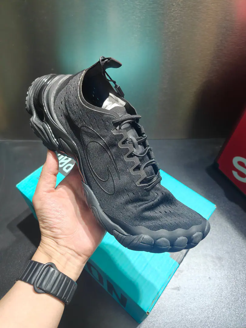 Minoru. Balenciaga Anatomic Runner Parisian. The toe structure is designed with a lowlife life shoe. Shoes, one-faced, net-faced shoes., The flow line shone the dissection shoe., The iconic toe-shoes aren't a popular design., It's about pulling the whole shoe to the extreme.. Size: 35-45