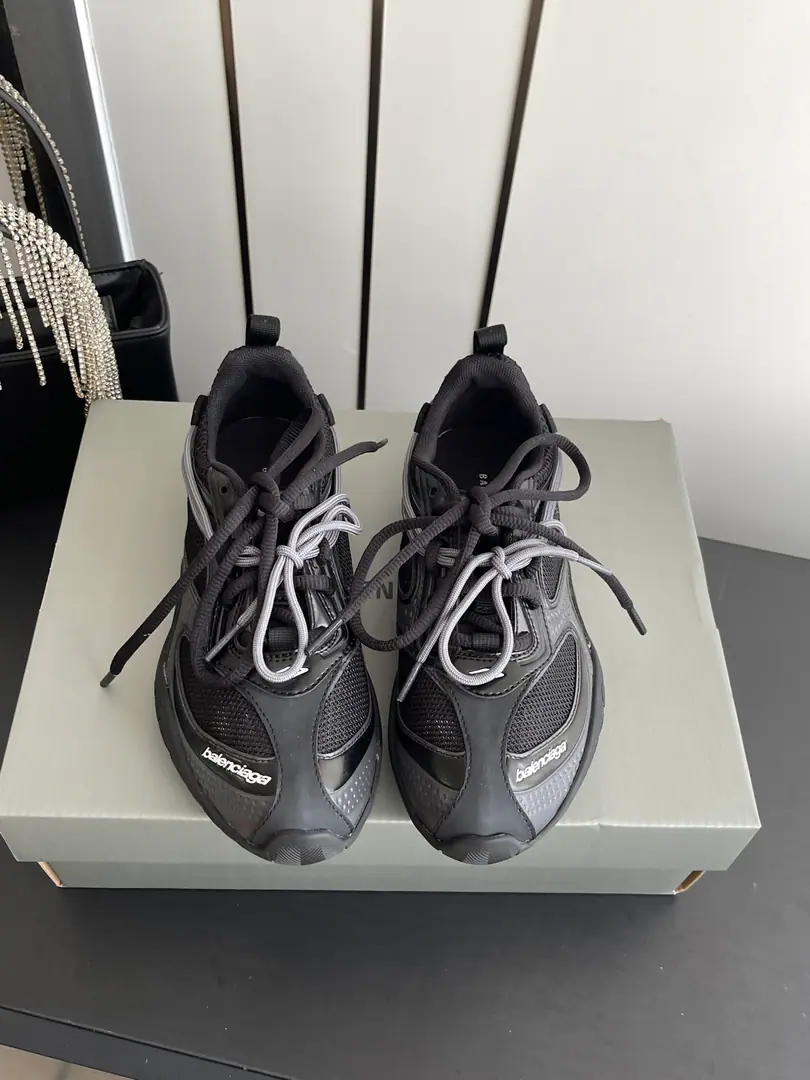 🏧𝐁𝐚𝐥𝐞𝐧𝐜𝐢𝐚𝐠𝐚Parisian. Official Sync New paragraph RaderSeries Old Leisure shoes. Sports shoes. The shoe surfaces are using space technology to connect to the3DPress Gradient Material Collapse Combining the sidebills of old processing and metal quality Shaping a strong visual shock Original open-cut double-colour rubber bottom. Codes: 35-40（40 41Do it.）