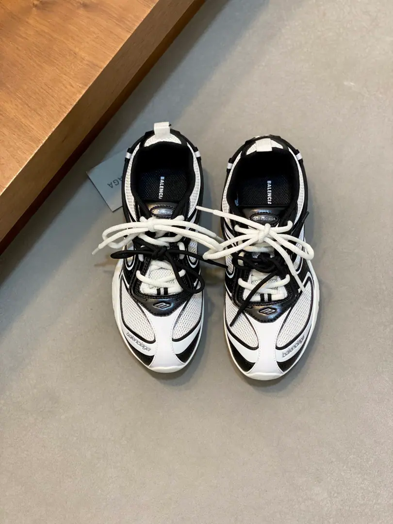 BALENCIAGA.The Parisian family is out of money.🔥 Balenciaga 25Hey, Moo!Radar Circle Head Band Do old effects The first shot. Radar SneakerThe network integration design Low saturated colour plus old details Perfectly hit the current retroversion. Size: 35 36 37 38 39 40 41 42 43 44 45 46 Purchase original1:1Development, Original Text35-46（45.46Make a reservation.）