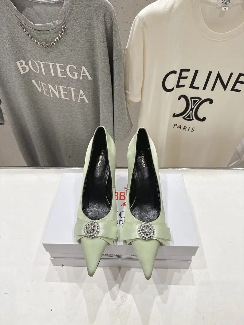 🏧𝐁𝐚𝐥𝐞𝐧𝐜𝐢𝐚𝐠𝐚/The classic Parisian. The water-drill butterfly is stomping up his heels. Top single shoe. And make the fun of it. The classics. And not swollen. And pulls the line. No foot-picking at all. The skin is soft. Top foot effect.👍 Customize original buttons It's really too delicate.～ Imported calf skin in original Uchi.+A foot-skin. The original Italian is a very big one. He's tall.8.0CM Size35-42 [34.40.41.42Custom]