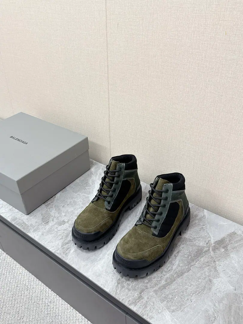 Parisian.BalenciagaThe latest couple's got a very good job with Martin boots. A superstar, red grass. The shoes are dark gray and revelry, skin., The quality of the past is old., Bringing old wear and tear to yourself, A brand-new wasteland., Goh Street aesthetics. The shoe is wrapped in black canvas./nylon, sew a strap., The shoe is wrapped in black fabric., Level rich., And I've raised my ankle. The shoe side is wearing a colored system.BalenciagaBranding, Keep your head down. Short-winded high-end gang design I'm more inclusive of legs., FitnessY2K, Takashi., Workload, The mountain system is a variety of styles. The old process gives every pair of shoes a unique regurgitation., It's made.“Old Money.”“- It's a wasteland.”The core of the shape. Original open-forming base code number: Women35-40 Men39-45