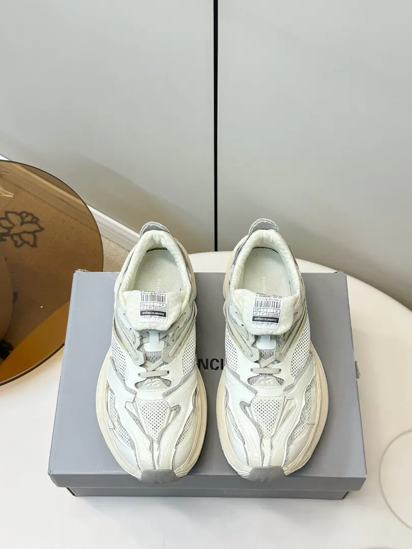 Balenciaga｜Parisian.jet sneakerDad's shoes. - A thick bottom-room shoe. Parisian.jet sneakerDad's shoes. Select multi-level web integration with high-quality synthetic materials, Builds a very future-like 3-D contour. The shoes are in classic retro-tone., Specially used process, It's a very good feeling.. I'm gonna put the top up on the design., Not only does it provide a remarkable shock-breathing., More efficient leg-making., It's easy to cope with a lot of things like daily commutes and outdoors.. Shoe.: Multilayered network integration with high quality synthetic materials Uchi.: Air-dry cotton. Original open modeling base！ Codes: 35-45