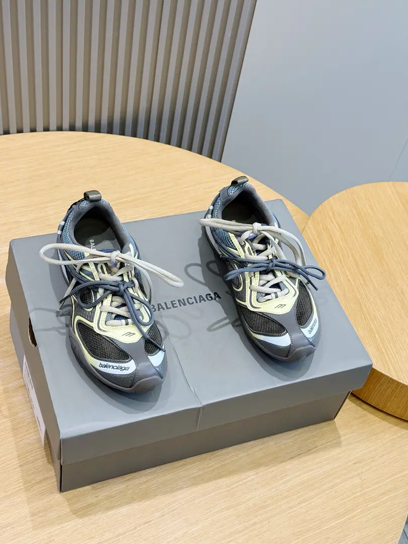 Balenciaga CircuitCouples' sneakers. The Parisian family's most suitable jogging shoes ever., The upper foot is so cozy and the upper soles are so cozy.. 5Layerd Baseback Version New sandals are strong. Rework. All the accessories are ordered to produce a tailor-made film. Correct font embroidery Thick, Location, Size is correct. SideTPUAero-hole matching I.O.D., MODOSoft Original unamended”Balenciaga" Group BottomLOGO Original customised import of technical fabric, Bottom4.5CM Uchi.: The original imported air network. Shoes under the sole.: The original combination of the bubble-blowing rubber. Size: Women35-40 Men39-44Code（Men38.45Do it.）