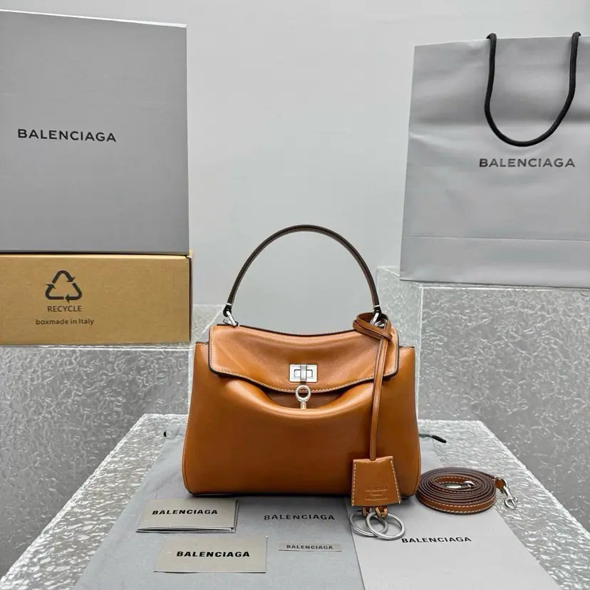 MiniVersion｛Oil wax brown.｝ 𝐁𝐀𝐋𝐄𝐍𝐂𝐈𝐀𝐆𝐀 𝐑𝐎𝐃𝐄𝐎 Handbag.🗯️ The new money can be said to be the top., Some of them are monotheistic., Recreate a new style., The laziness of the fascination is not against the Parisian family., I'm not getting any taste., New brown bags for the summer., ♪ Soft and delicate ♪, As time goes by, it's a unique sense of light.💫 Paragraph: 92866 Dimensions: Bottom23xHigh10xKuan8cmC168898