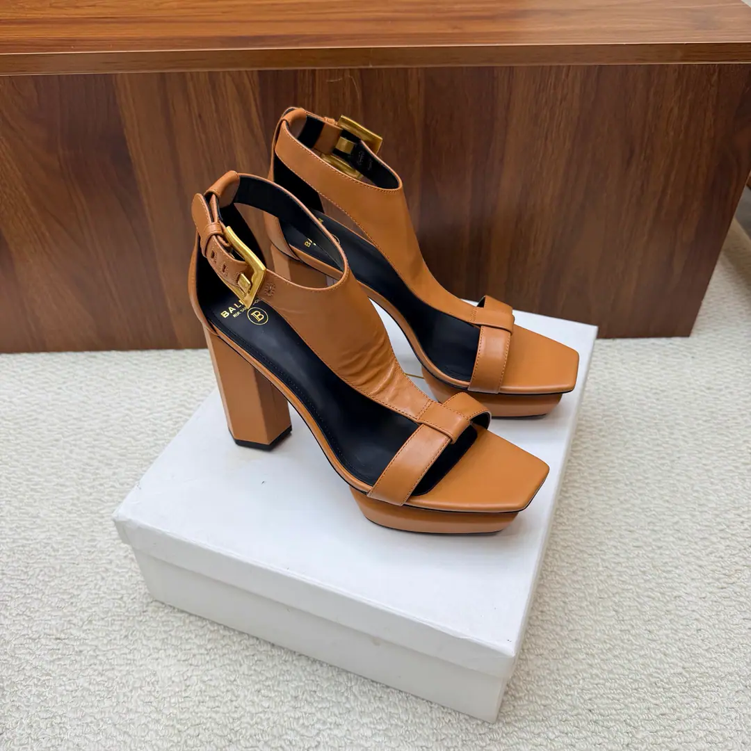 🖤𝘽𝙖𝙡*𝙖𝙞𝙣 Balman.2026Spring and summer's latest show hates the sandals of the water station.. Layout Leather. ʚ😊ɞ The name Balman.𝘽𝙖𝙡𝙢𝙖𝙞𝙣By the French fashion designer.𝙥𝙞𝙚𝙧𝙧𝙚 𝘽𝙖𝙡𝙢𝙖𝙞𝙣（Pierre..Balman.）Mr. S. was created1945The old fashion house., with𝘿𝙞𝙤𝙧, 𝘽𝙖𝙡𝙚𝙣𝙘𝙞𝙖𝙜𝙖And we're going to be the three-star fashions after World War II.[Sneak.][Sneak.]This is a purely manual fashion piece. ʚ😊ɞ 𝘽𝙖𝙡𝙢𝙖𝙞𝙣Balman. The more you look at it, the more you look at it. Get a pair of Balman's shoes.𝘽𝙖𝙡𝙢𝙖𝙞𝙣 The invincible is a beautiful place.[Tooth.][Tooth.][Tooth.]That's a lot of energy. It's not good.[Tooth.][Tooth.][Tooth.] 🐝👣 ✔Original plant development, No originals, no goods. 〰 ɪɴғᴏʀᴍᴀᴛɪᴏɴ 〰 💎Material: Original CustomiseLOGOBrush 💎Uchi.: Imported cattle skin 💎He's tall.: 10.5𝐶𝑀♡ 💎Otsumi!: Italian imports are so thick. 💎Codes: 36--42（40.41.42Custom without re-offer）
