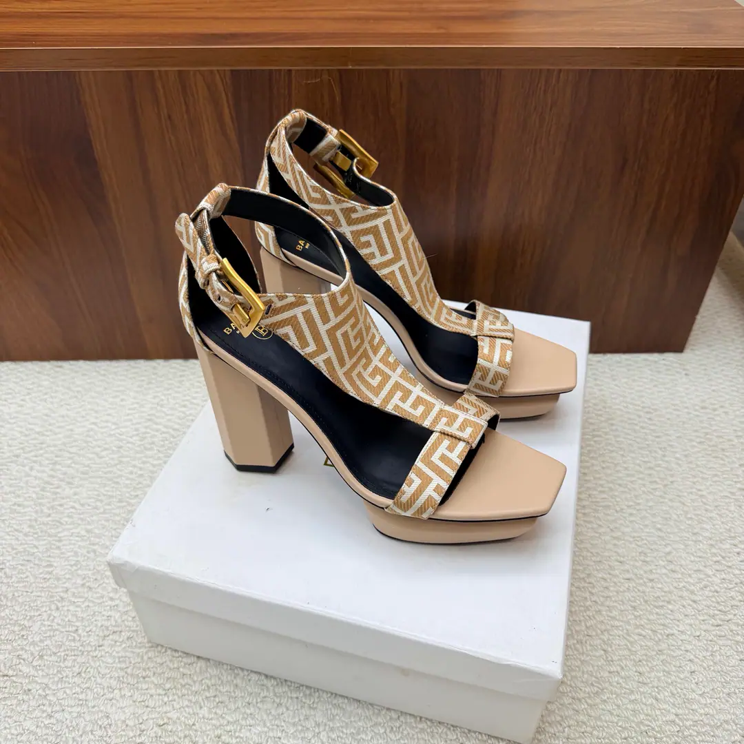 🖤𝘽𝙖𝙡*𝙖𝙞𝙣 Balman.2026Spring and summer's latest show hates the sandals of the water station.. Layout Leather. ʚ😊ɞ The name Balman.𝘽𝙖𝙡𝙢𝙖𝙞𝙣By the French fashion designer.𝙥𝙞𝙚𝙧𝙧𝙚 𝘽𝙖𝙡𝙢𝙖𝙞𝙣（Pierre..Balman.）Mr. S. was created1945The old fashion house., with𝘿𝙞𝙤𝙧, 𝘽𝙖𝙡𝙚𝙣𝙘𝙞𝙖𝙜𝙖And we're going to be the three-star fashions after World War II.[Sneak.][Sneak.]This is a purely manual fashion piece. ʚ😊ɞ 𝘽𝙖𝙡𝙢𝙖𝙞𝙣Balman. The more you look at it, the more you look at it. Get a pair of Balman's shoes.𝘽𝙖𝙡𝙢𝙖𝙞𝙣 The invincible is a beautiful place.[Tooth.][Tooth.][Tooth.]That's a lot of energy. It's not good.[Tooth.][Tooth.][Tooth.] 🐝👣 ✔Original plant development, No originals, no goods. 〰 ɪɴғᴏʀᴍᴀᴛɪᴏɴ 〰 💎Material: Original CustomiseLOGOBrush 💎Uchi.: Imported cattle skin 💎He's tall.: 10.5𝐶𝑀♡ 💎Otsumi!: Italian imports are so thick. 💎Codes: 36--42（40.41.42Custom without re-offer）