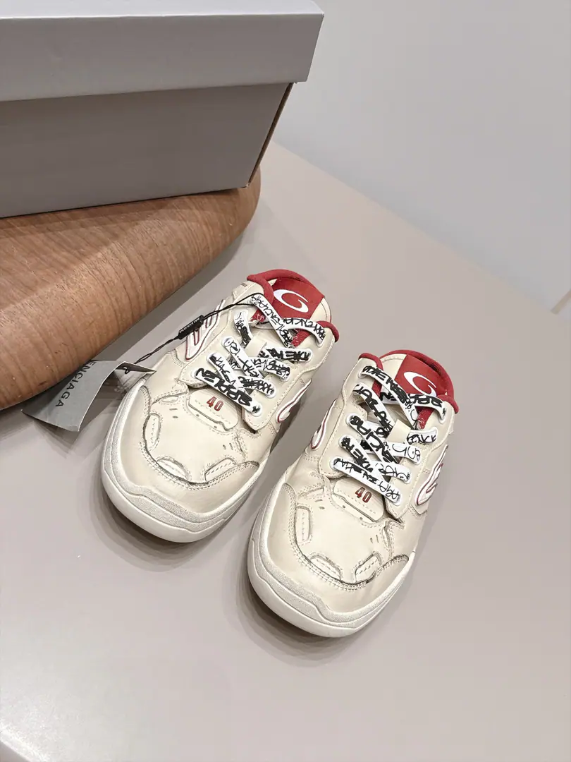 Get out of the factory.: Couples. 《Unique top version》 BalenciagaParisian.26vsSpring and Summer Sports Recreation Series…… 【A couple with a thick, half-slip shoes.】 Original procurement development, - One to one.Balenciaga 3XL Sneaker The whole shoe is taken.Balenciaga TrackandBalenciaga RunnerTwo shoe-type creative thinking. It's like a... TrackThe frame of the shoe was removed. And I'm going to inherit it. Runner♪ The flow of the shape and the Trackflat shoes.. And a pair of tied shoelaces in front of the shoe. Use as a denture…… ❶Fabulous.: Original custom-made cow skin ❷Uchi.: Original custom-made air network ❸Foot.: Original custom-made airnet infusion ❹Otsumi!: Original OpenTPUForm Bottom ❺Codes: 35-44（Women41.Men45.Custom） ❻Packaging: Original package ☀Colours:Synchronise update of the network