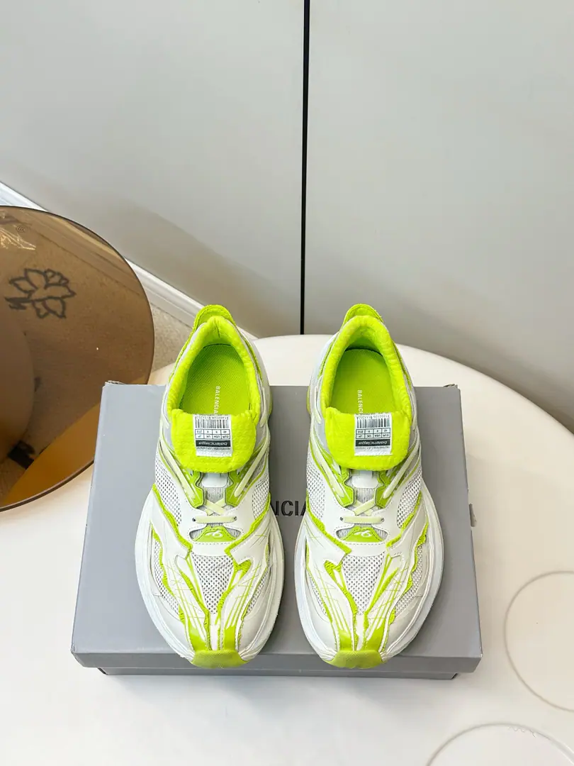 Balenciaga｜Parisian.jet sneakerDad's shoes. - A thick bottom-room shoe. Parisian.jet sneakerDad's shoes. Select multi-level web integration with high-quality synthetic materials, Builds a very future-like 3-D contour. The shoes are in classic retro-tone., Specially used process, It's a very good feeling.. I'm gonna put the top up on the design., Not only does it provide a remarkable shock-breathing., More efficient leg-making., It's easy to cope with a lot of things like daily commutes and outdoors.. Shoe.: Multilayered network integration with high quality synthetic materials Uchi.: Air-dry cotton. Original open modeling base！ Codes: 35-45
