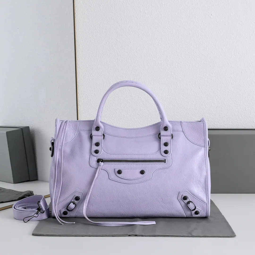 - Oh, my God., ＂Times tears.＂The classic series of motorcycle packages is re-emerging., Fashion current, It's more concise than the old one., Easy., 38cm*25cm*14cm. Light purple black buttons