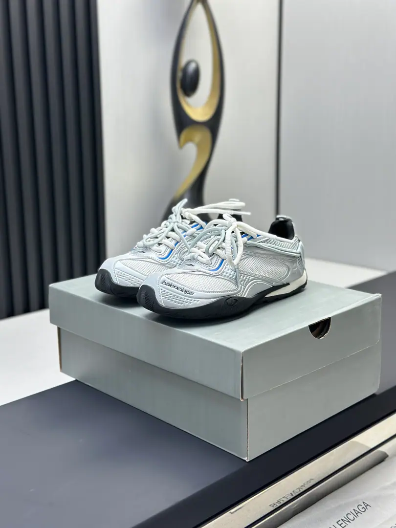 The factory is selling it. 🔥The latest Parisian.🔥𝗕𝗔𝗟𝗘𝗡𝗖𝗜*The plain version of the big bottom The sneakers are strong. Rework. All the accessories are ordered to produce a tailor-made film. Correct font embroidery Thick, Location, Size is correct. SideTPU Aero-hole matching I.O.D., TPUSoft Original unamended "Balenciaga" Otsumi!LOGO Stereo. Original plant leather Procurement of original factory net veils Size 35 36 37 38 39 404142434445！