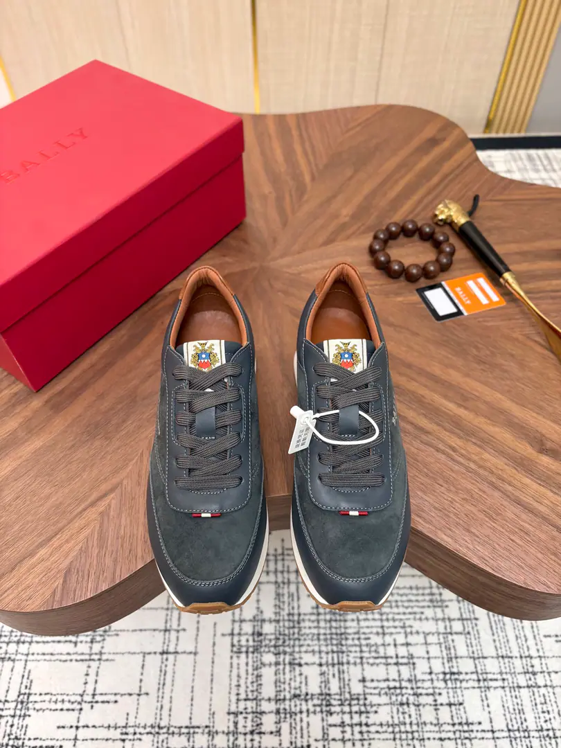 Get out of the factory. Bally/Barley's low-life leisure shoes., Use head-stressed shoes., Importing cattle and skins, The skin is so fine and smooth and so bright. The upper foot is very light and comfortable. Size: 39-44（38.45Do it.）