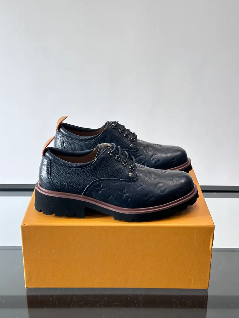 Get out of the factory. LV momentsNew LeFoo shoes., Quality leather selection, The shoes are smooth and delicate., White sewn threads, I'm so impressed.✨. - The soles of thick rubber shoes.+Slide-proof., I'm always on duty or outside.OK！No shoelace design, It's so easy to wear., In the internal brown line., Comfortable and airy.. BallyIt's a Swiss brand., Quality and process are online., Business is easy to manage., You're all good with your suitors and jeans.👞 size: 39-45（46Custom）