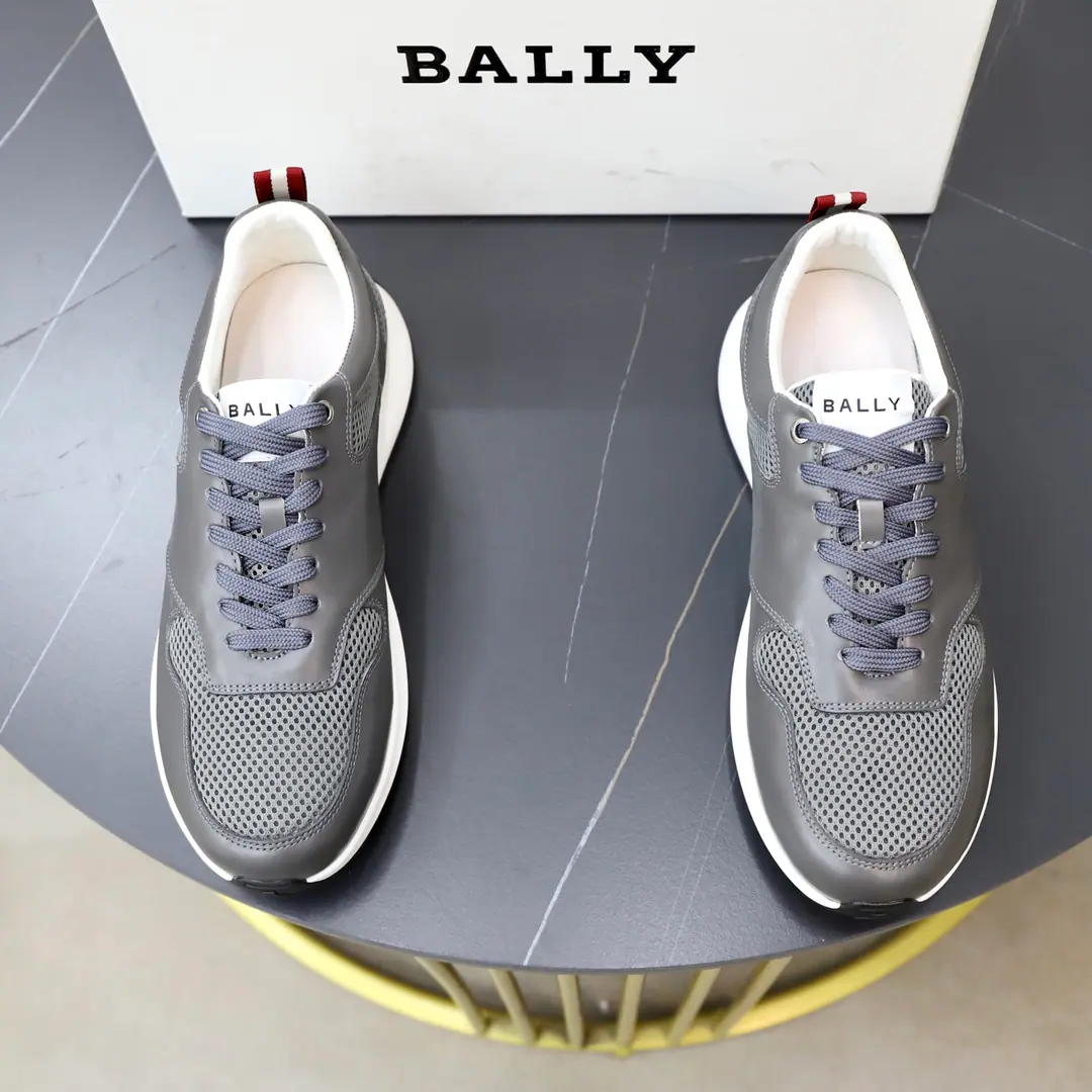 Get out of the factory. Bally/Barry. New man leather swipes with leisure sneakers. In the cow's skin. The original cow's skin is made of a pure colored recloth design style. Comfortable air is excellent. Classic.BHome red and white stripe badge decoration I'm not sure.“BALLY”Silver LetterslogoDot Personality. It's a very good recognition. A staircase with a cow. The soles of the rubber-coloured shoes. The upper foot is extremely comfortable. Quality perception It's cozy and light. Size: 38-39-40-41-42-43-44 （45Make a reservation.）Standard leather shoe size.
