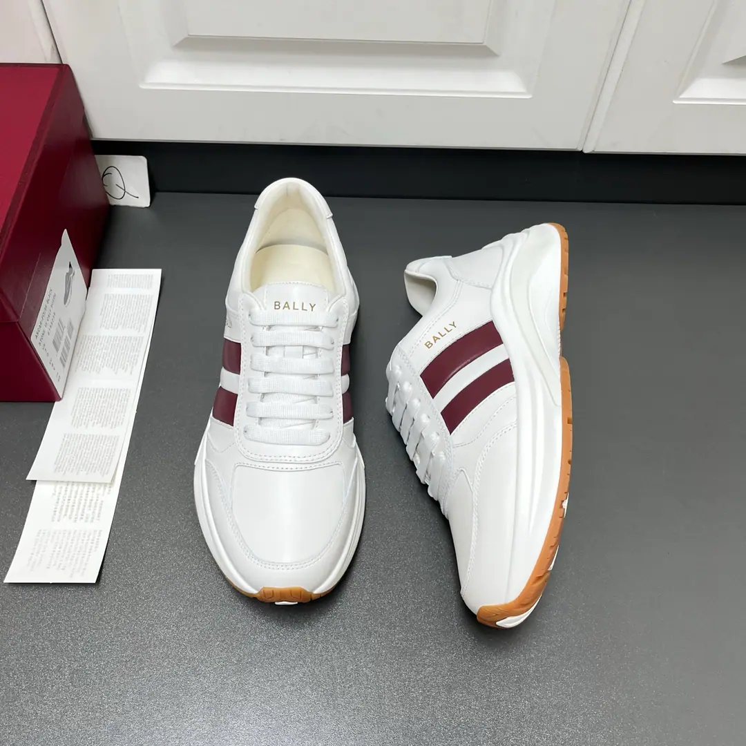 BallyThe new barley money is here., Leather leisure sports shoes. This is made from the surface of the imported calf., Classic running shoe layout, - We have a side.BIt's a classic red and white stripe leather logo., Outside and shoe and tongue footprintsBallyLetter sign dots, Personally., It's a very good recognition., With a logo, a cow's skin and feet., In the cow's skin., It's a pair of two-colour rubber., The upper foot is extremely comfortable., Quality perception. Shoes numbers: 39/40/41/42/43/44 Original Box Packaging