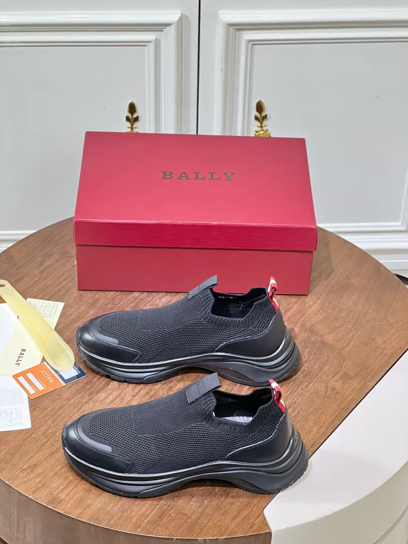 Bally/Spring and summer is a good time.. Use imported air-weaving shoes., The fabric is soft and comfy and comfortable., Shoes.BIt's a classic.logoDesign, Artificial stitching process, Blank Details, The inside of the cow's skin., Add new money.VBottom rubber mix.. Size: 39-45