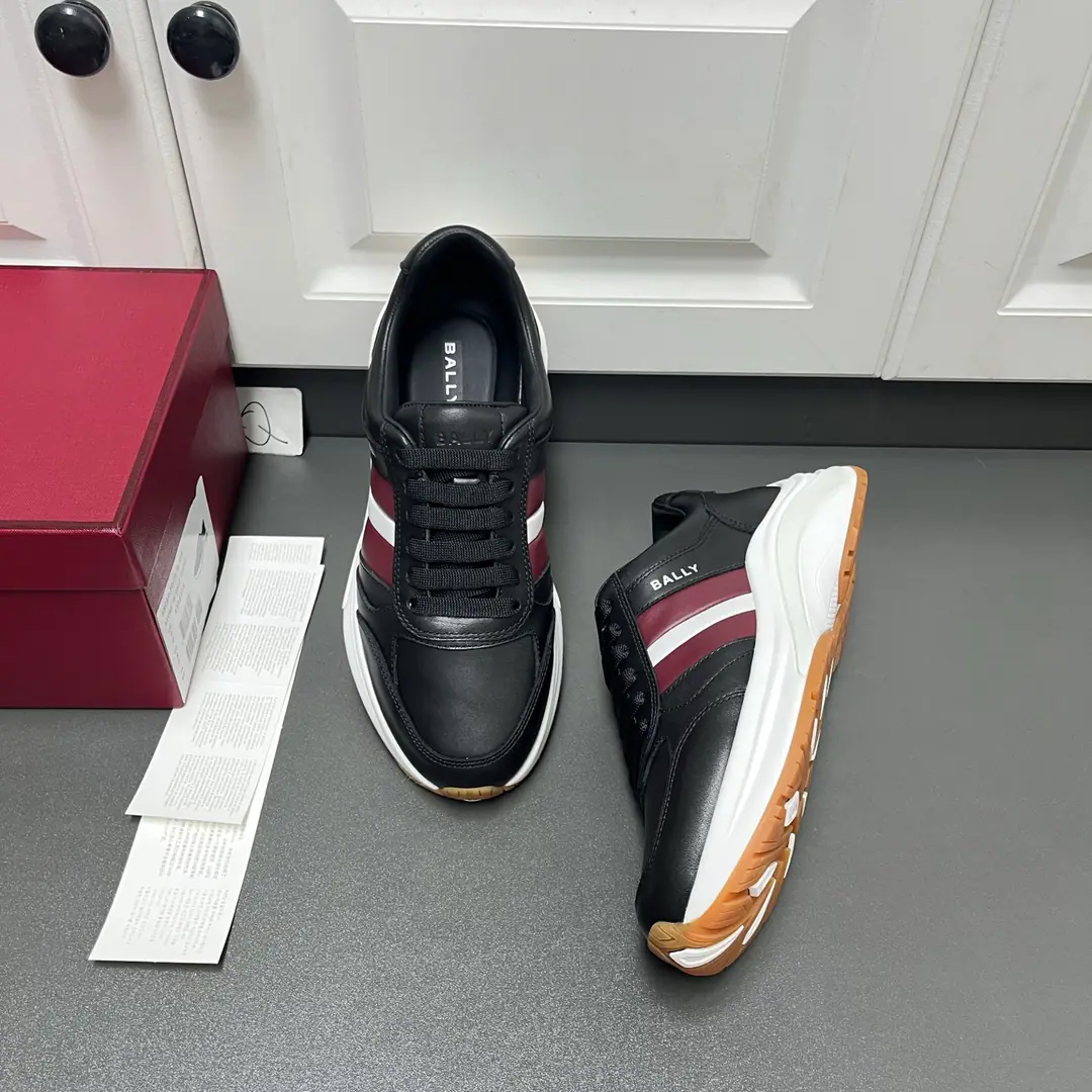 BallyThe new barley money is here., Leather leisure sports shoes. This is made from the surface of the imported calf., Classic running shoe layout, - We have a side.BIt's a classic red and white stripe leather logo., Outside and shoe and tongue footprintsBallyLetter sign dots, Personally., It's a very good recognition., With a logo, a cow's skin and feet., In the cow's skin., It's a pair of two-colour rubber., The upper foot is extremely comfortable., Quality perception. Shoes numbers: 39/40/41/42/43/44 Original Box Packaging