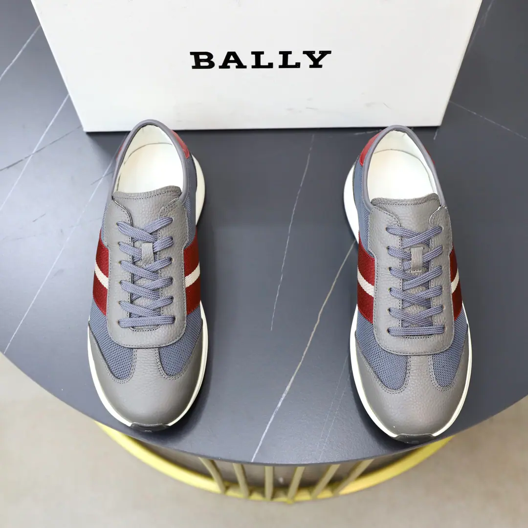 Get out of the factory. Bally/Barry. New man leather swipes with leisure sneakers. In the cow's skin. The original cow's skin is made of a pure colored recloth design style. Comfortable air is excellent. Classic.BHome red and white stripe badge decoration I'm not sure.“BALLY”Silver LetterslogoDot Personality. It's a very good recognition. A staircase with a cow. The soles of the rubber-coloured shoes. The upper foot is extremely comfortable. Quality perception It's cozy and light. Size: 38-39-40-41-42-43-44 （45Make a reservation.）Standard leather shoe size.