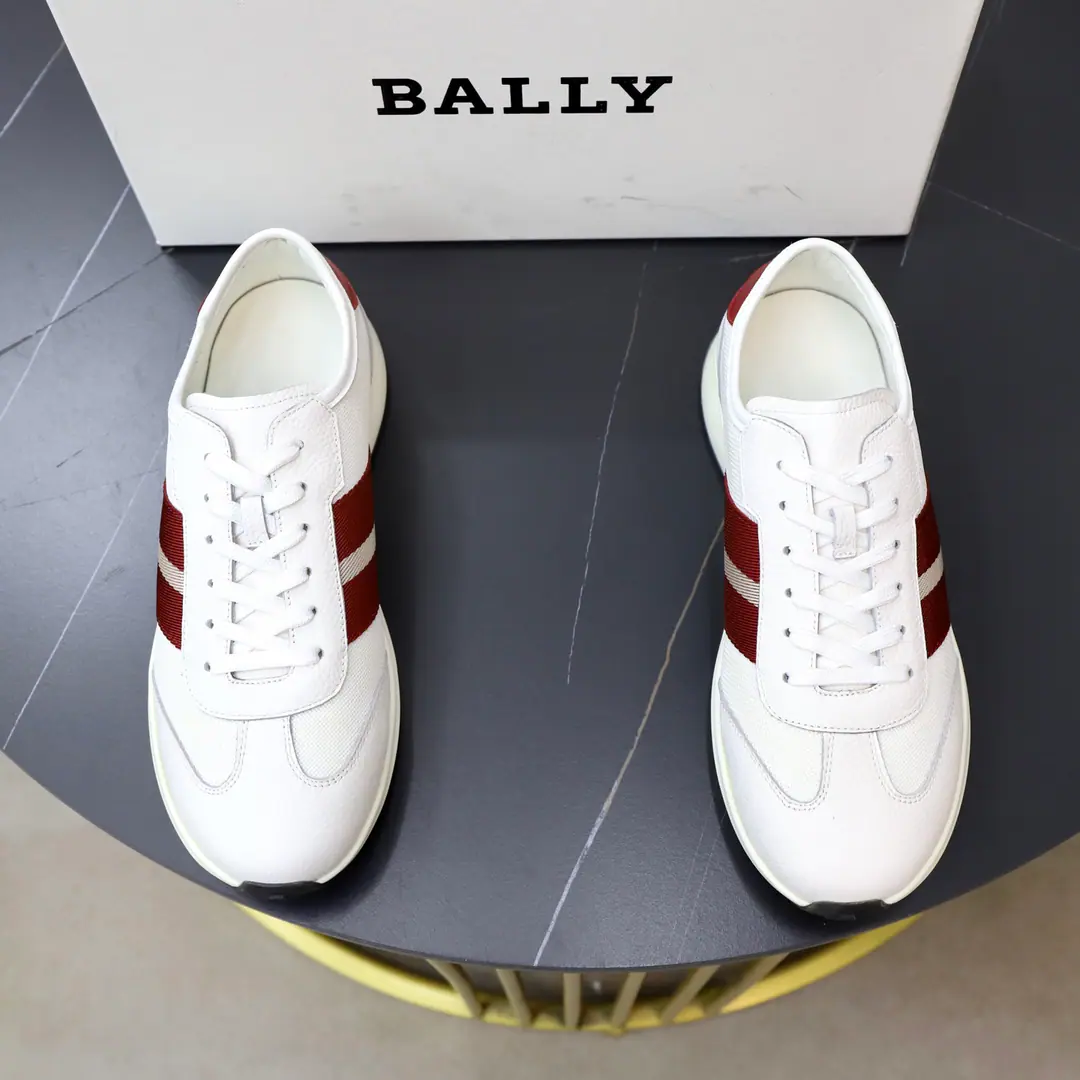 Get out of the factory. Bally/Barry. New man leather swipes with leisure sneakers. In the cow's skin. The original cow's skin is made of a pure colored recloth design style. Comfortable air is excellent. Classic.BHome red and white stripe badge decoration I'm not sure.“BALLY”Silver LetterslogoDot Personality. It's a very good recognition. A staircase with a cow. The soles of the rubber-coloured shoes. The upper foot is extremely comfortable. Quality perception It's cozy and light. Size: 38-39-40-41-42-43-44 （45Make a reservation.）Standard leather shoe size.