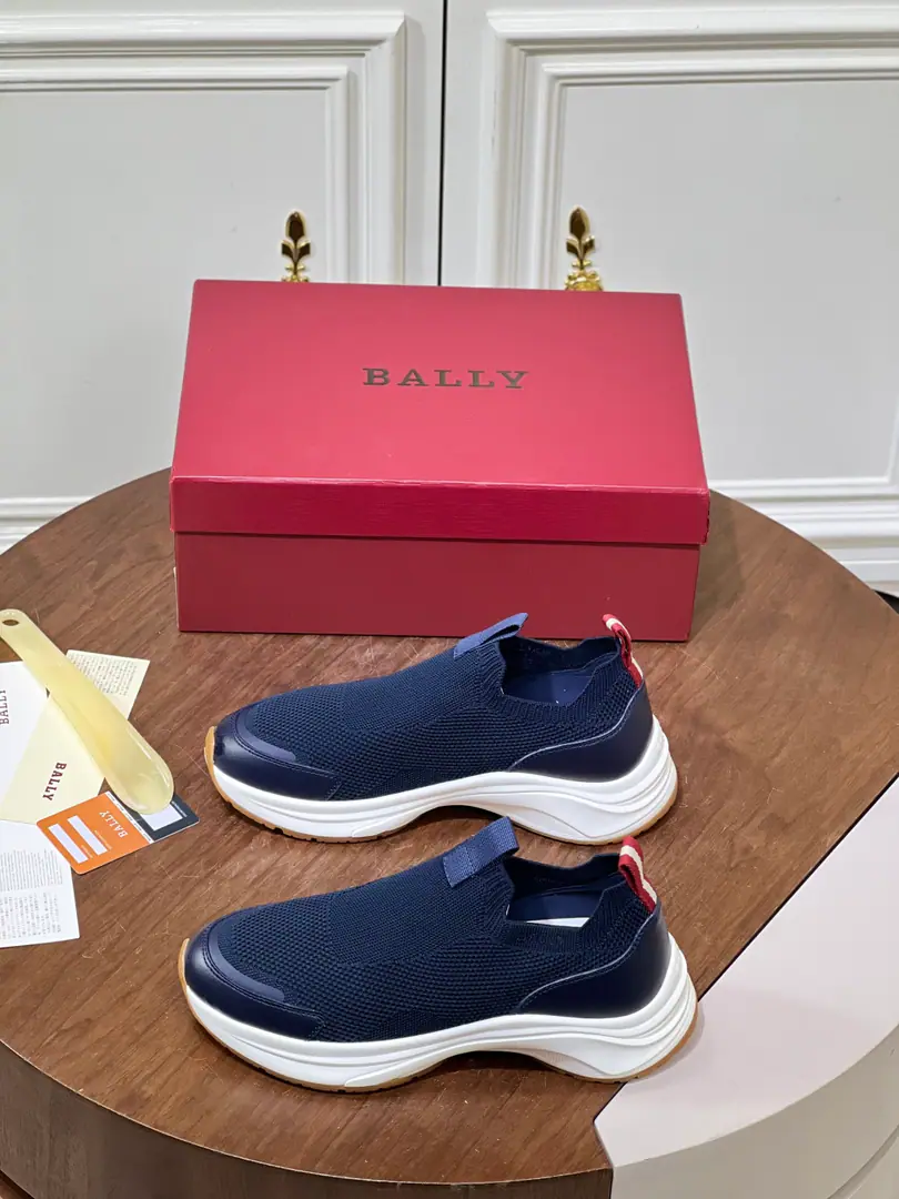 Bally/Spring and summer is a good time.. Use imported air-weaving shoes., The fabric is soft and comfy and comfortable., Shoes.BIt's a classic.logoDesign, Artificial stitching process, Blank Details, The inside of the cow's skin., Add new money.VBottom rubber mix.. Size: 39-45