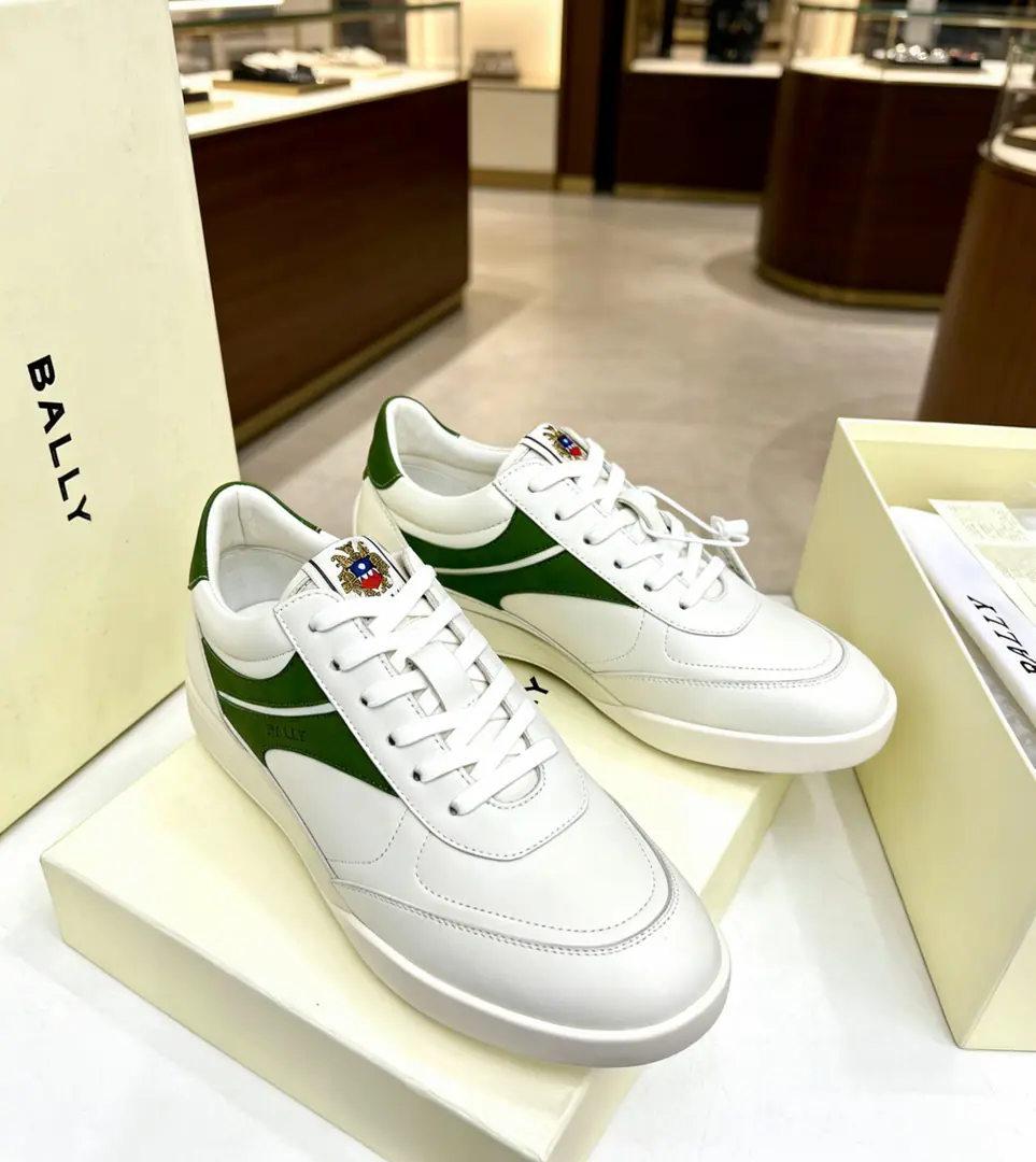【 BALLY】Barry. High-end quality Original List🔍🔍Leisure sports shoes Shoe.: Imports🔝Napa Skin., Car-travage process, A little anti-feathers..Shoe tongue.. The Chou-Bo brand of Silken.logo Uchi.: Water-tied cow skin. Otsumi!: Super light-strength-resistant.·Rubber. Combination of double-coloured large bottom Super-high-quality control.·- I'm doing a little work.: Highlight(High-end·- How expensive.·Slot) Size: 39-44（38, 45, Make a reservation.)