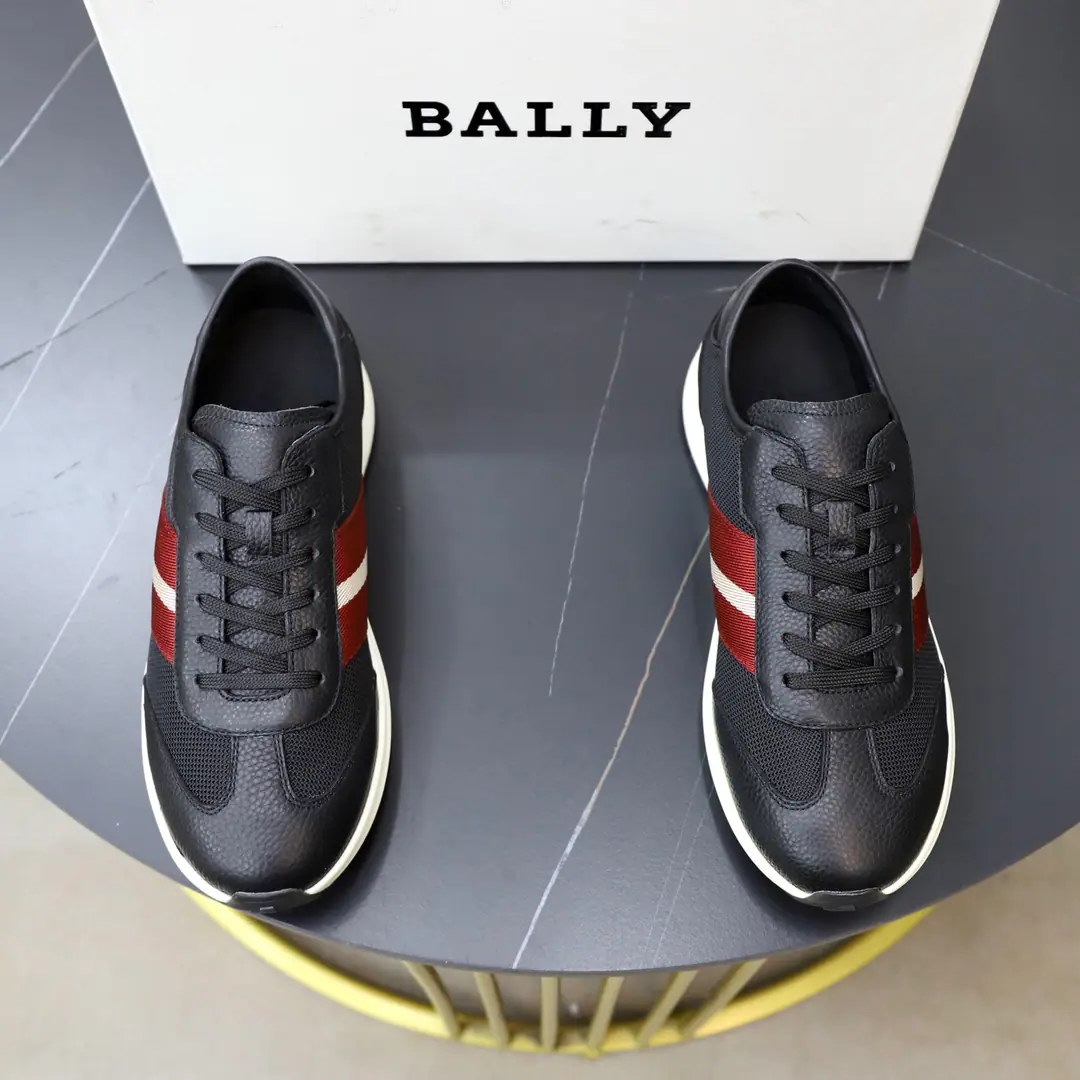 Get out of the factory. Bally/Barry. New man leather swipes with leisure sneakers. In the cow's skin. The original cow's skin is made of a pure colored recloth design style. Comfortable air is excellent. Classic.BHome red and white stripe badge decoration I'm not sure.“BALLY”Silver LetterslogoDot Personality. It's a very good recognition. A staircase with a cow. The soles of the rubber-coloured shoes. The upper foot is extremely comfortable. Quality perception It's cozy and light. Size: 38-39-40-41-42-43-44 （45Make a reservation.）Standard leather shoe size.