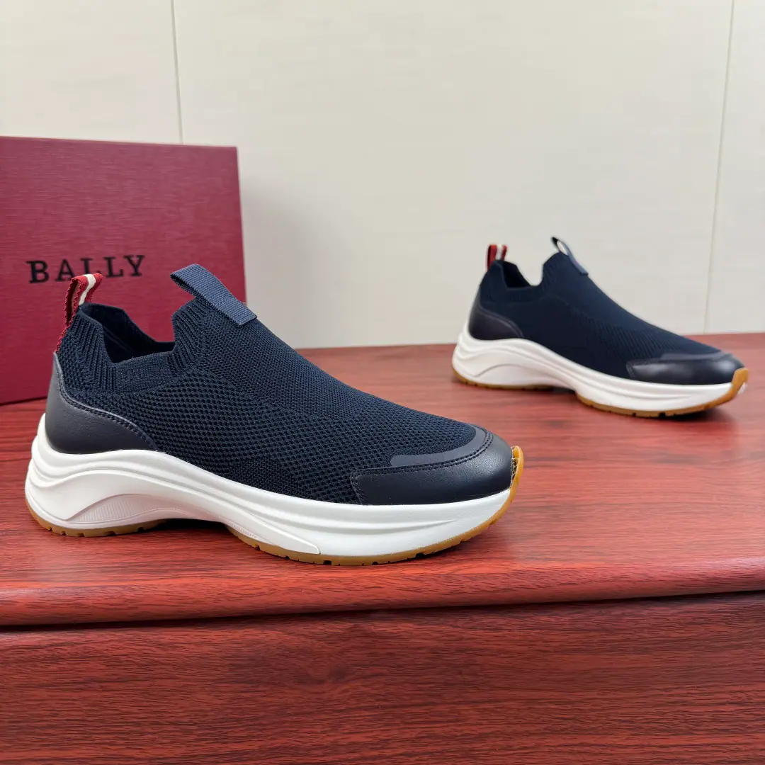 Bally/Barry. New man weave sneakers., The lazy guy wears a light-footed leisure shoe.！ The counter is selling new money., Use imported air-weaving shoes., The fabric is soft and comfy and comfortable., Shoes.BIt's a classic.logoDesign, Artificial stitching process, Blank Details, The inside of the cow's skin., I'll get some air on my feet., It's not tired., A classic red and white weed and shoe-tied belt., Add new money.VBottom rubber mix., Lightweight Thick, Slipperproof., Four Colours Optional, Meeting different matchmaking needs, Full package！ Size: 39-40-41-42-43-44 Skins.（38/45You're not going to back off.） The cargo.: TE Blue