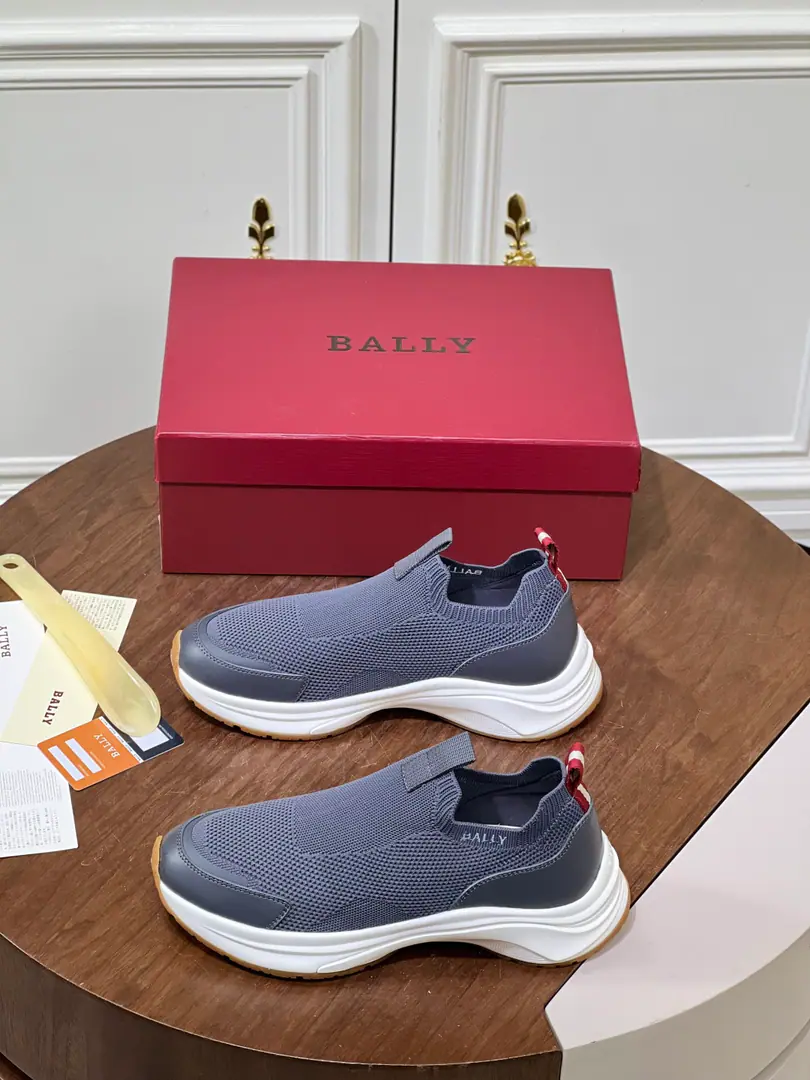 Bally/Spring and summer is a good time.. Use imported air-weaving shoes., The fabric is soft and comfy and comfortable., Shoes.BIt's a classic.logoDesign, Artificial stitching process, Blank Details, The inside of the cow's skin., Add new money.VBottom rubber mix.. Size: 39-45