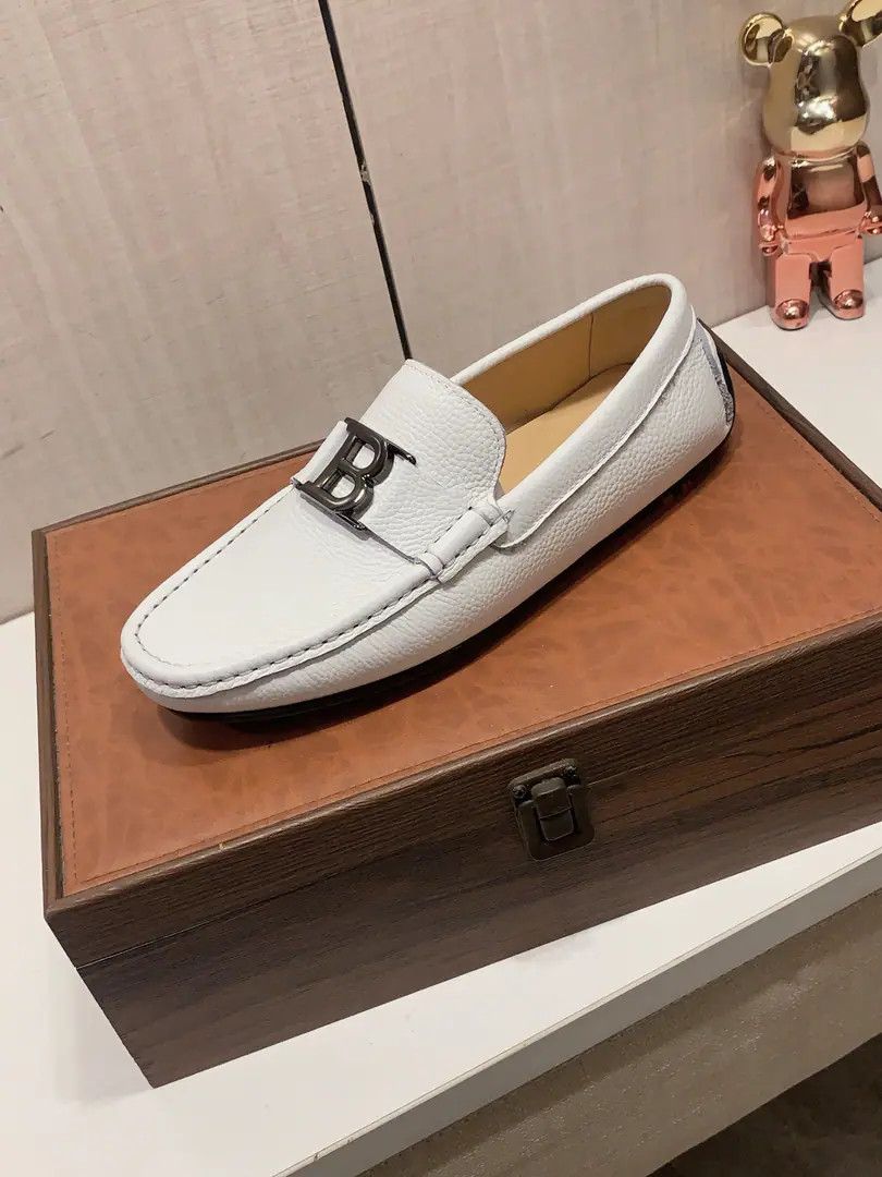 Beanshoes.: Plant 🎩🎩[Lightning.][Lightning.] 《 Barry.BALLY* 》 Latest•Blast-ass sled bean shoes., Top brand[- Snack.]Luxury～Requisitions, Top～Quality. [John.]The shoe face is to be used to match the contents with imported air-deep cow skin.➕Get some air on the pig's skin and feet.（•）- Fine work.. The original fashion style is soft and rubber-resistant to smooth the bottom., The upper feet are soft and comfortable., Physical shoot🎬The real thing is better., PartT:Code: 38-44, Three Colours Optional